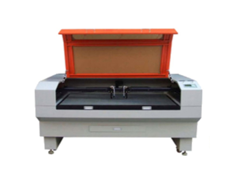 CO2 laser cutting machine